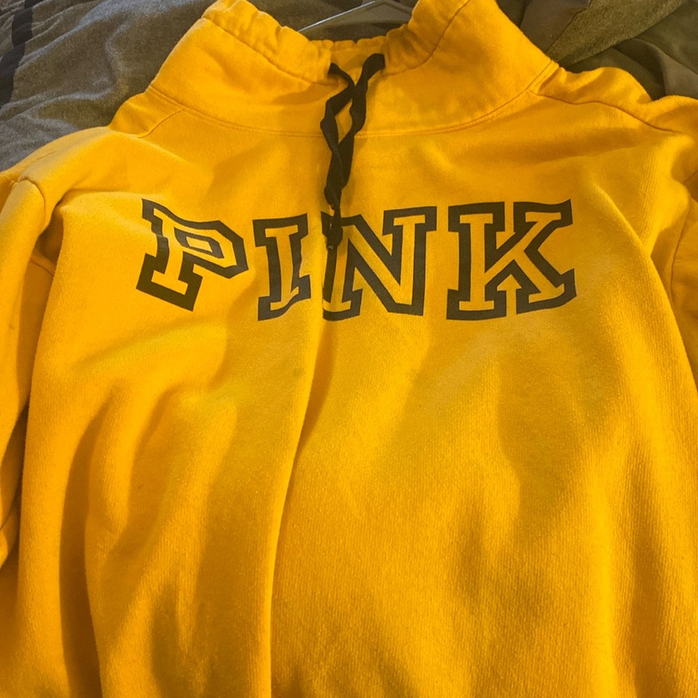 Pullover vs pink